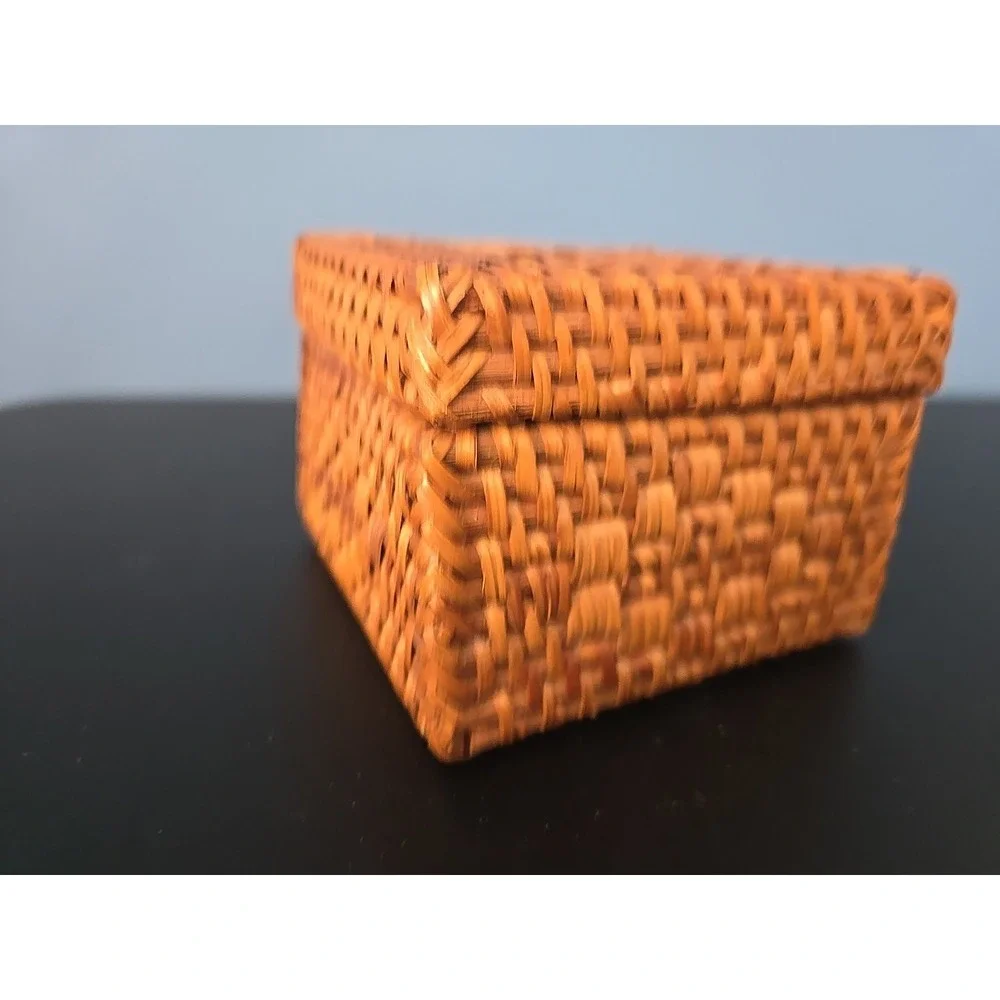 Handmade Straw Woven Storage Basket with Lid Makeup Gift Organizer Storage Box